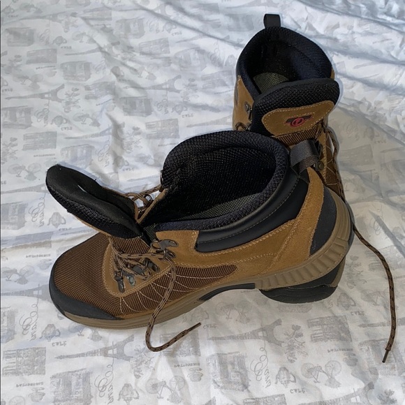 Brown and Black Rugged Outdoor Boots with Reinforced Toe - Picture 3 of 10